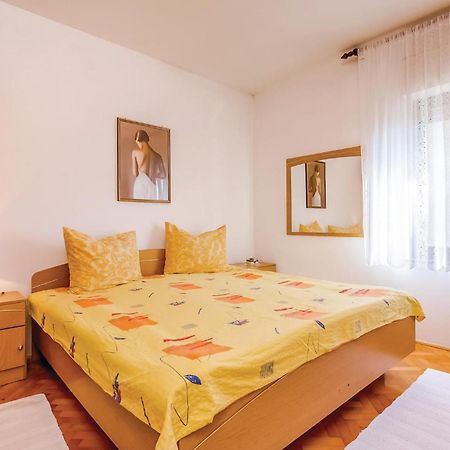 Beautiful Apartment In Novi Vinodolski Exterior foto