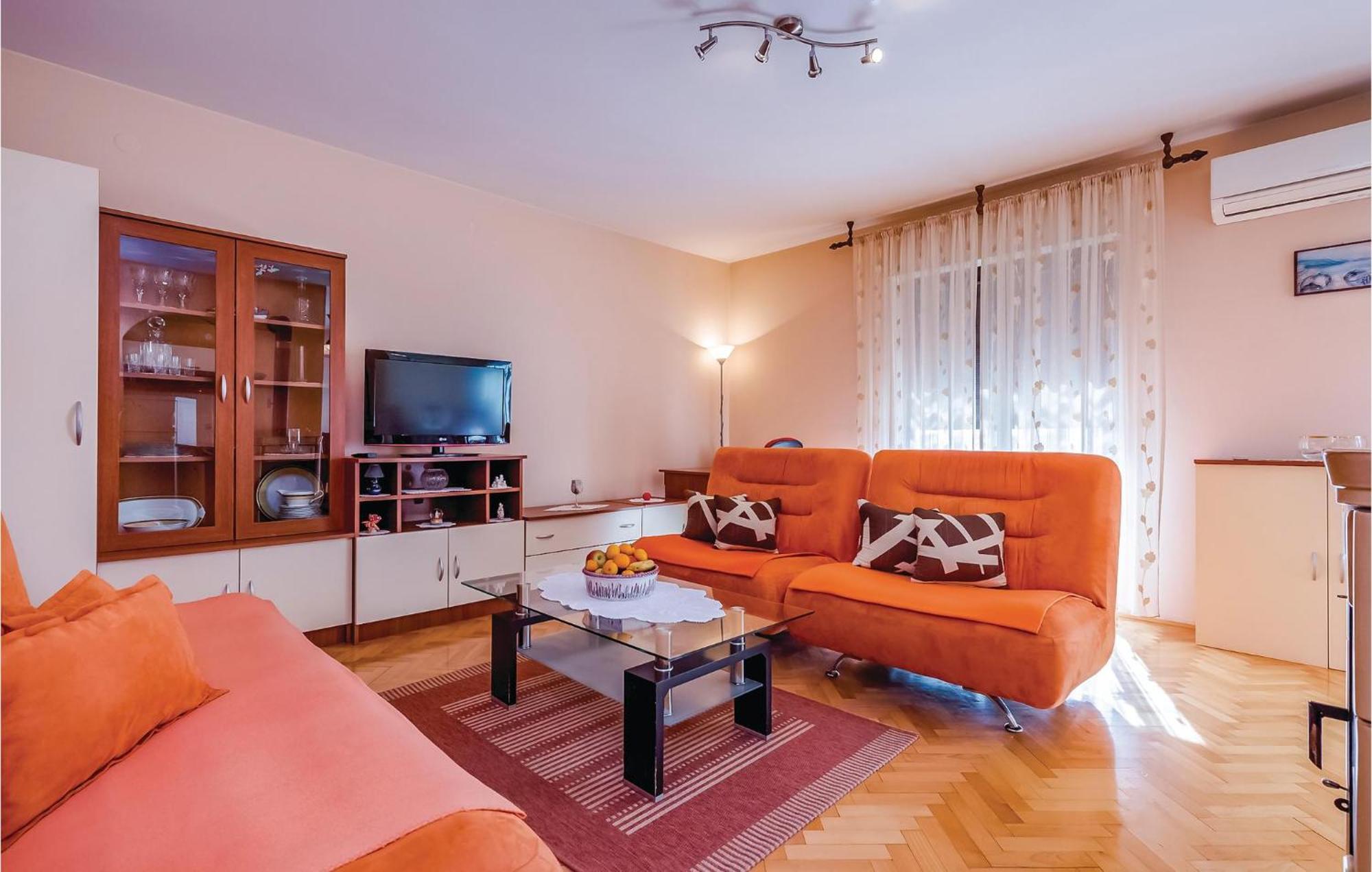 Beautiful Apartment In Novi Vinodolski Exterior foto