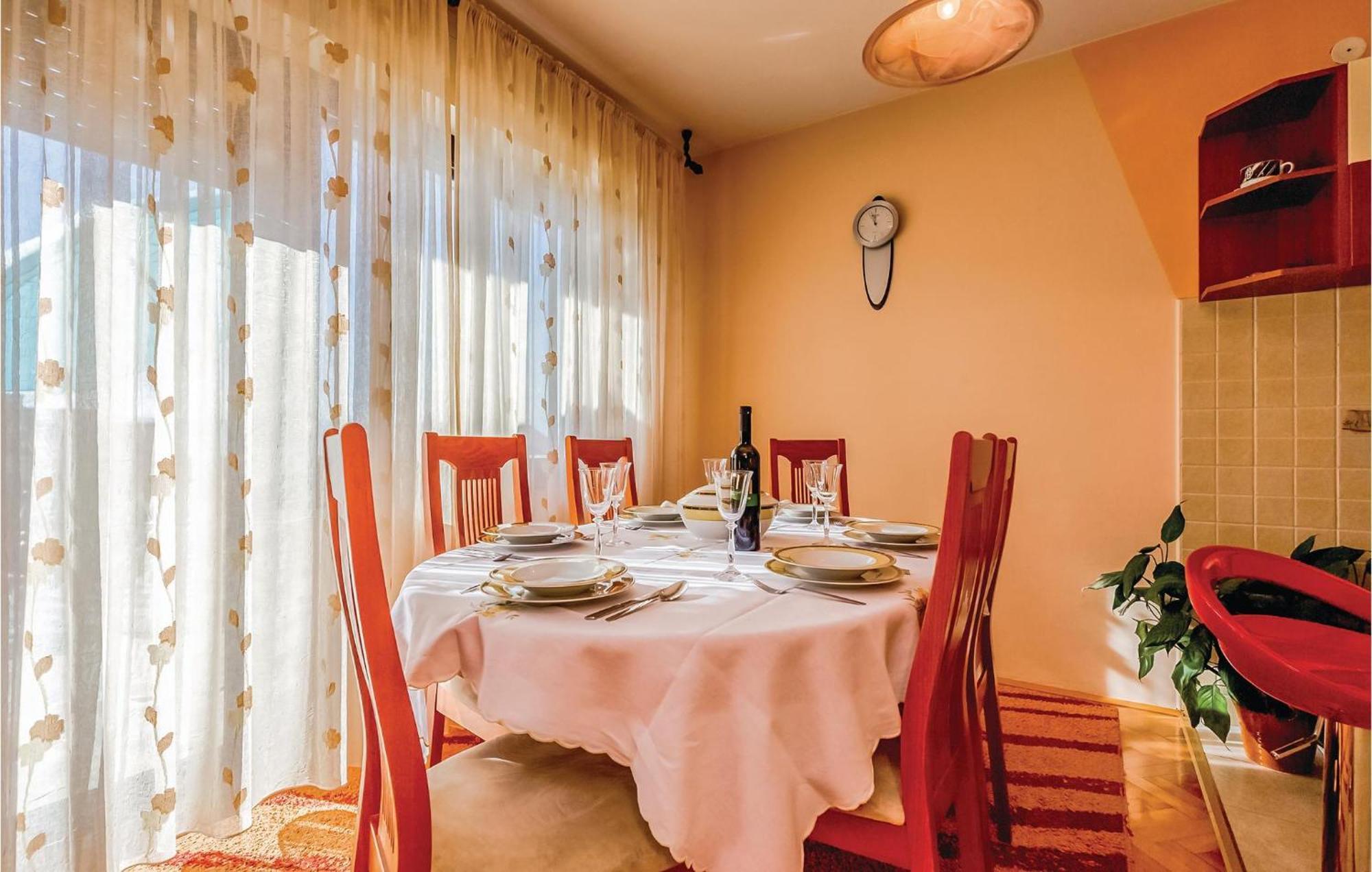 Beautiful Apartment In Novi Vinodolski Exterior foto