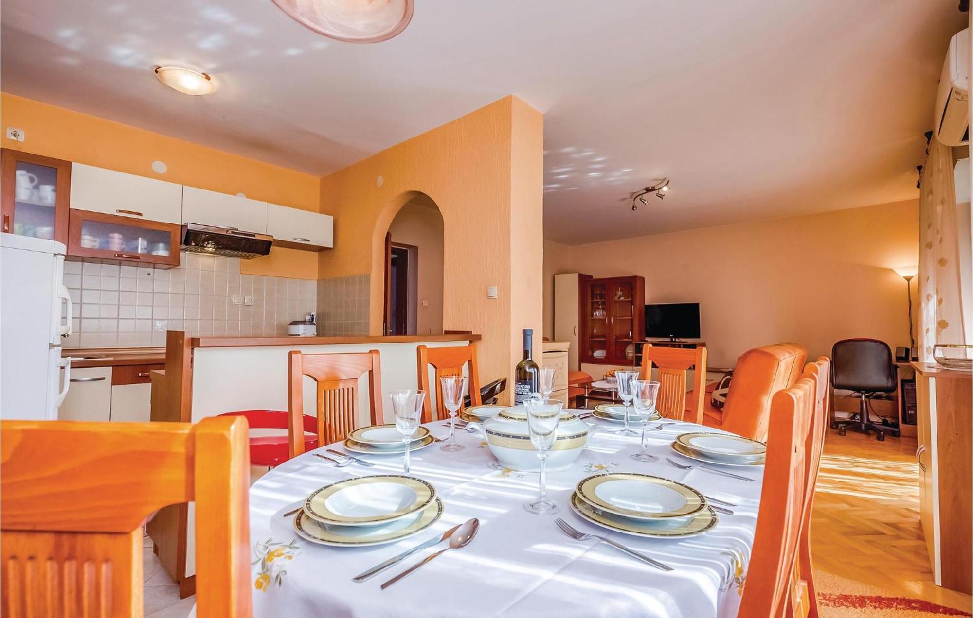 Beautiful Apartment In Novi Vinodolski Exterior foto