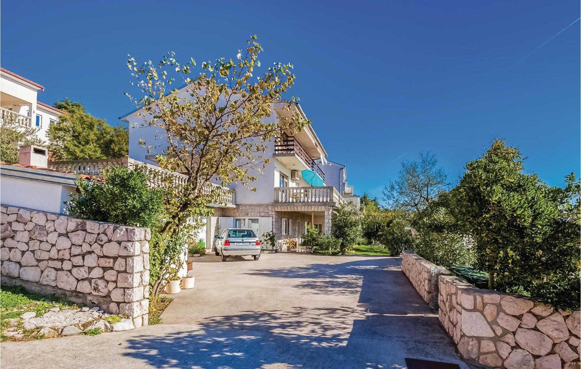 Beautiful Apartment In Novi Vinodolski Exterior foto